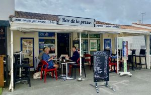 un fidèle partenaire:                                                                                       LE BAR DE LA PRESSE