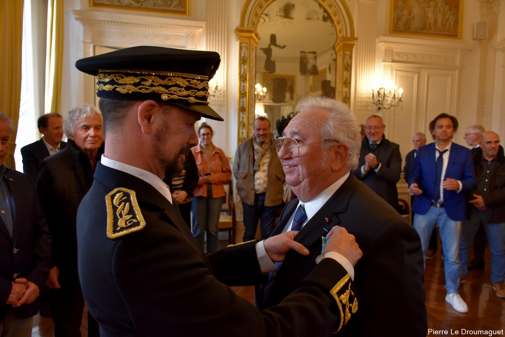 Lire la suite à propos de l’article MEDAILLE D’ARGENT pour une carrière sportive.