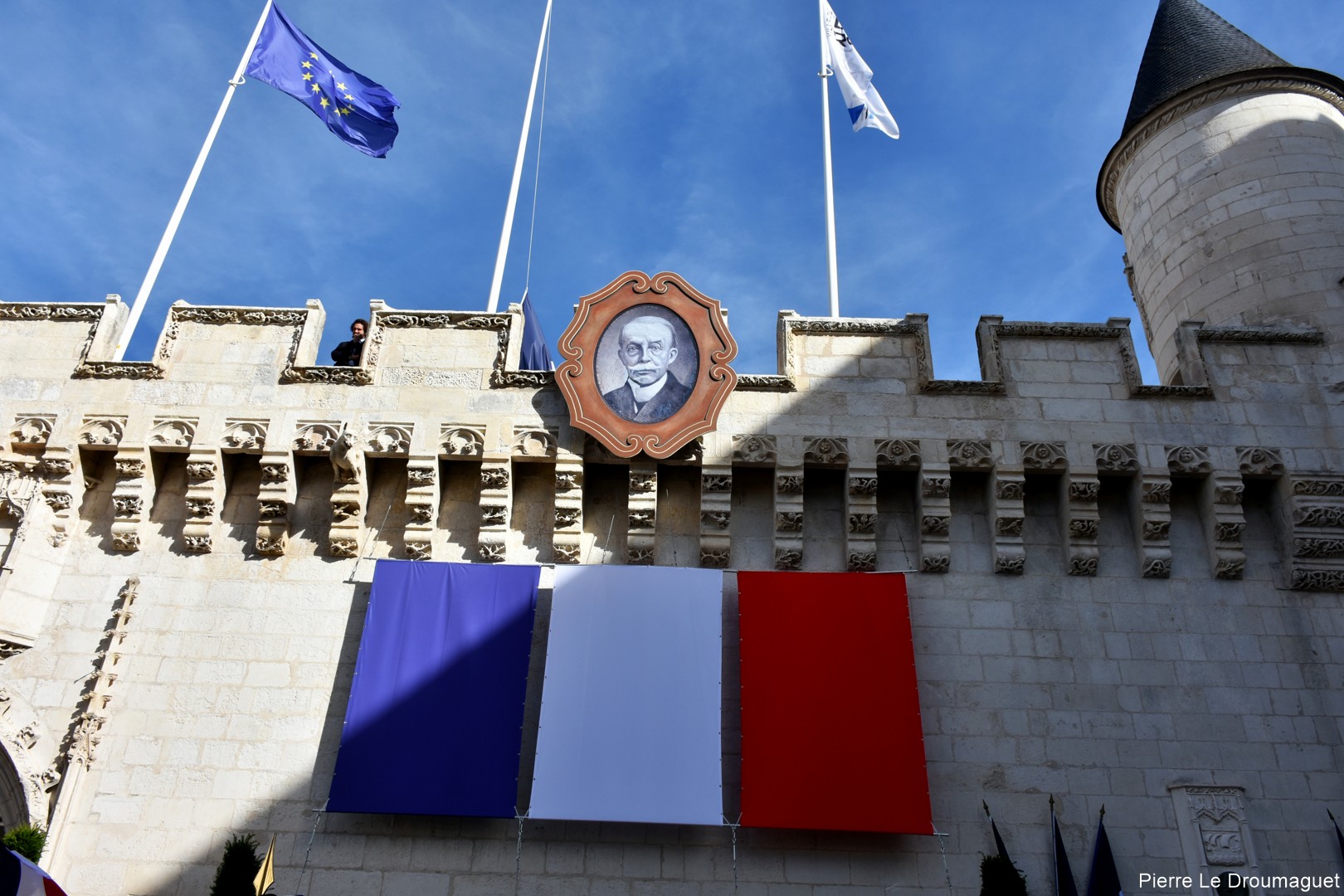 Lire la suite à propos de l’article Cérémonie d »Hommage à Léonce VIELJEUX :