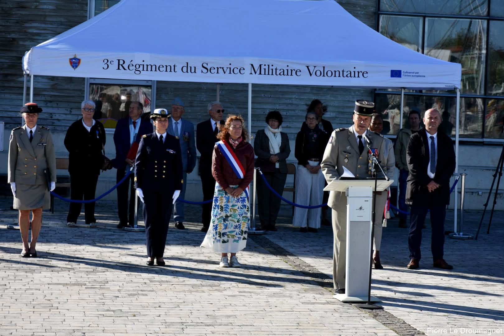 Lire la suite à propos de l’article REMISE DE CALOTS au 3 ème Régiment du Service Volontaire de la Rochelle .